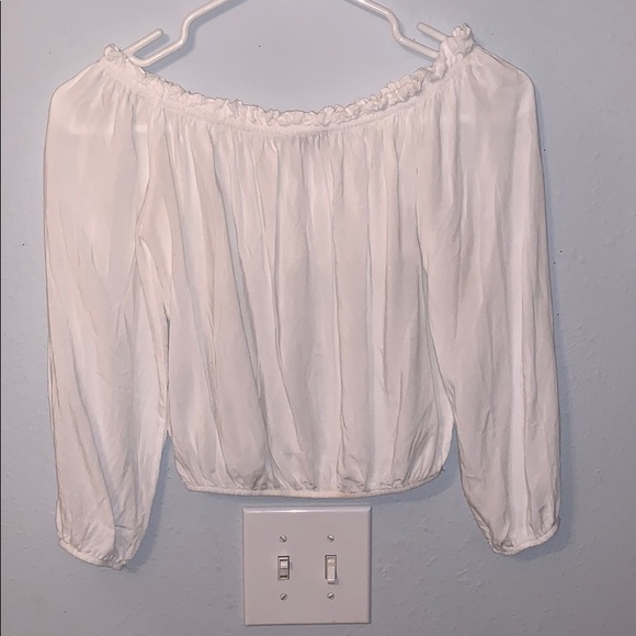 Brandy Melville off the shoulder top - Picture 3 of 4